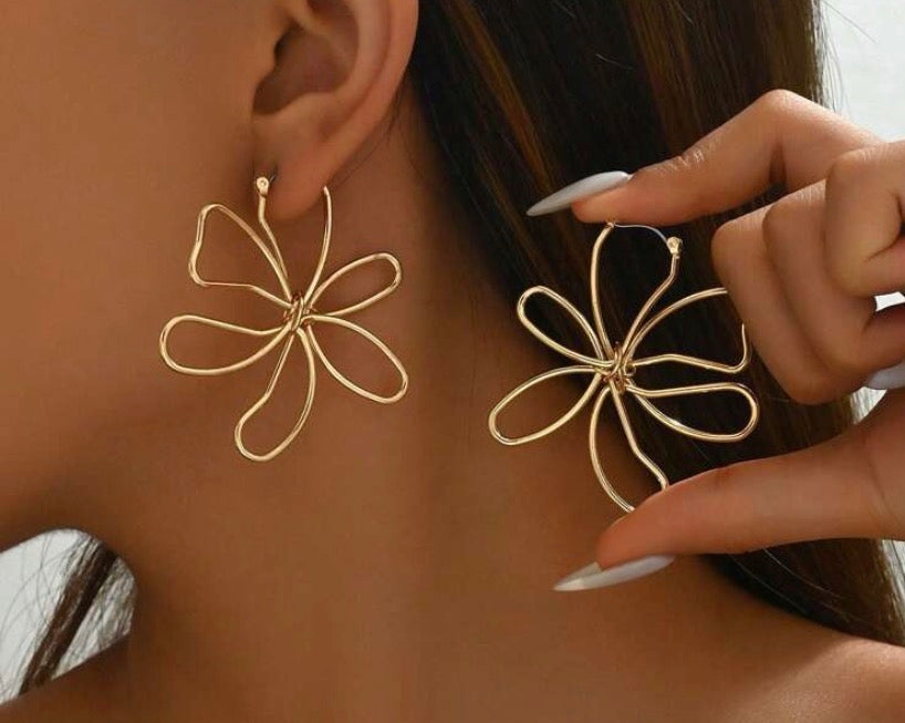 Boucles d'Oreilles Fleur Fil Doré – Grand Format