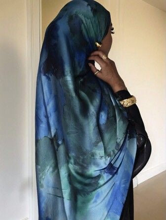 Hijab Satin Imprimé Floral — Kaki & Rose