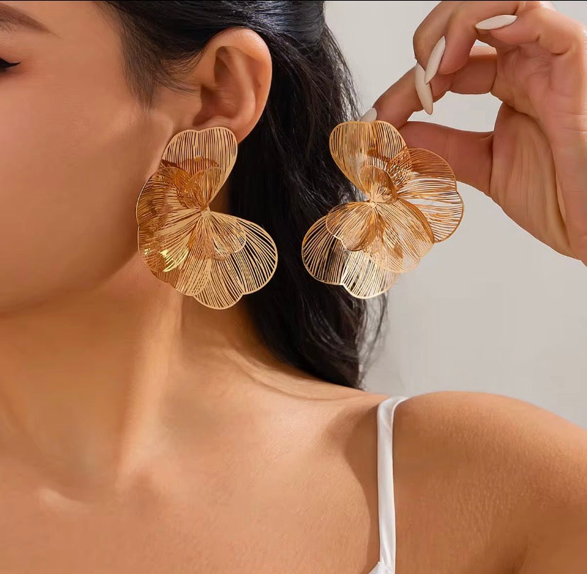 Boucles d'Oreilles Fleur Texturée – Acier Doré Grand Format