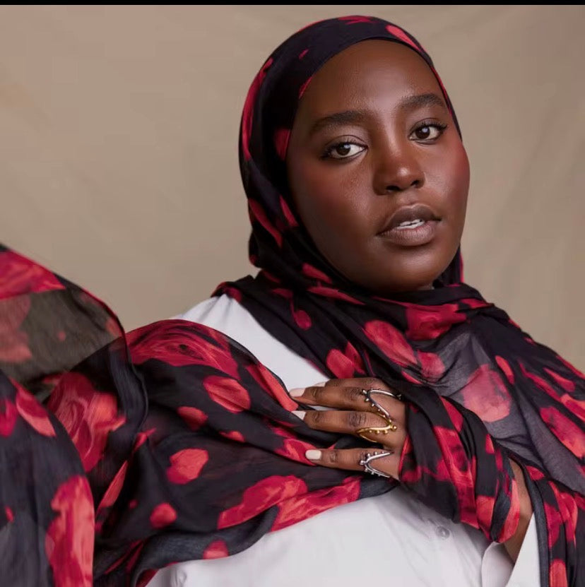 Hijab Modale Fleuri Noir & Rouge — Édition Rose Écarlate