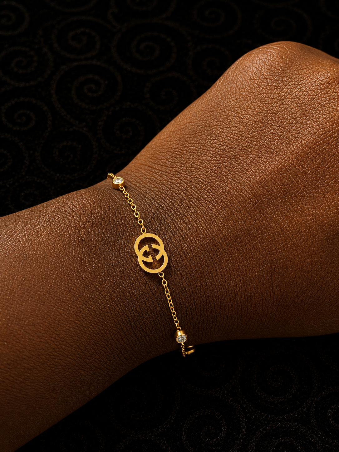 Bracelet Chaîne Dorée Pendentif Double Cercle & Zircons
