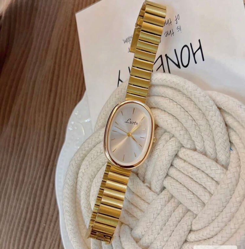 Montre Ovale Vintage – Bracelet Acier Doré