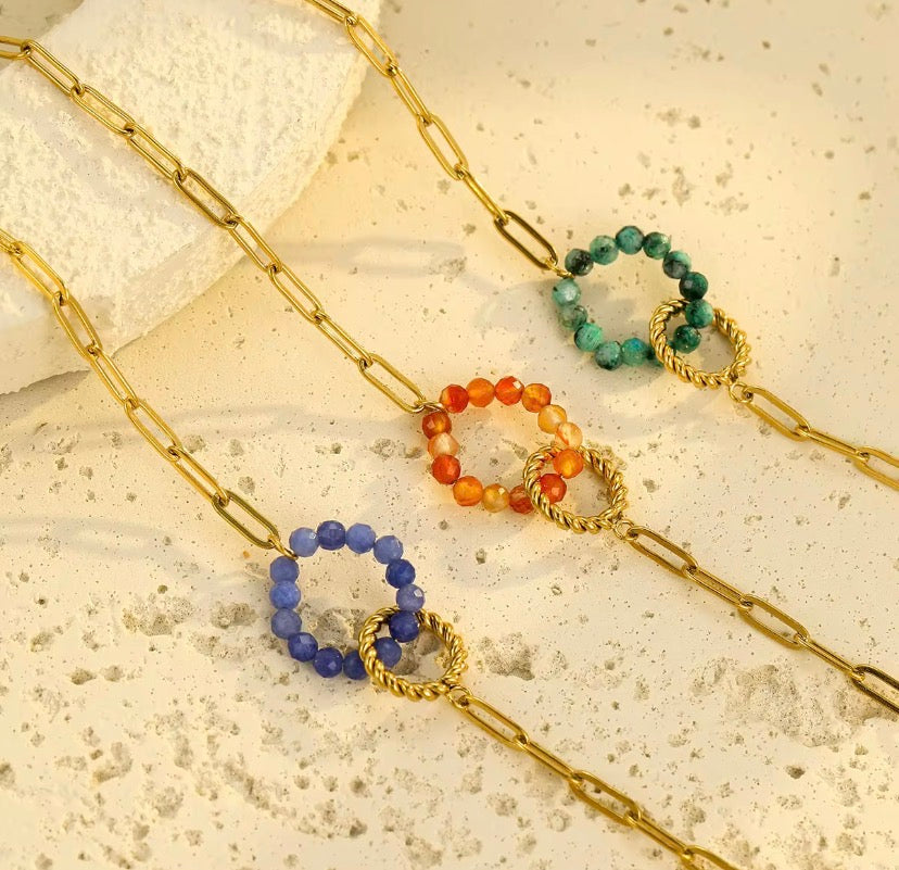 Collier Chaîne Dorée – Pendentif Cercle Pierres Naturelles