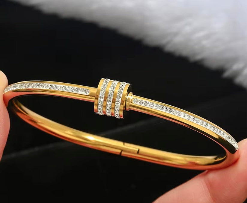 Bracelet Jonc Clou Strass – Acier & Cristaux