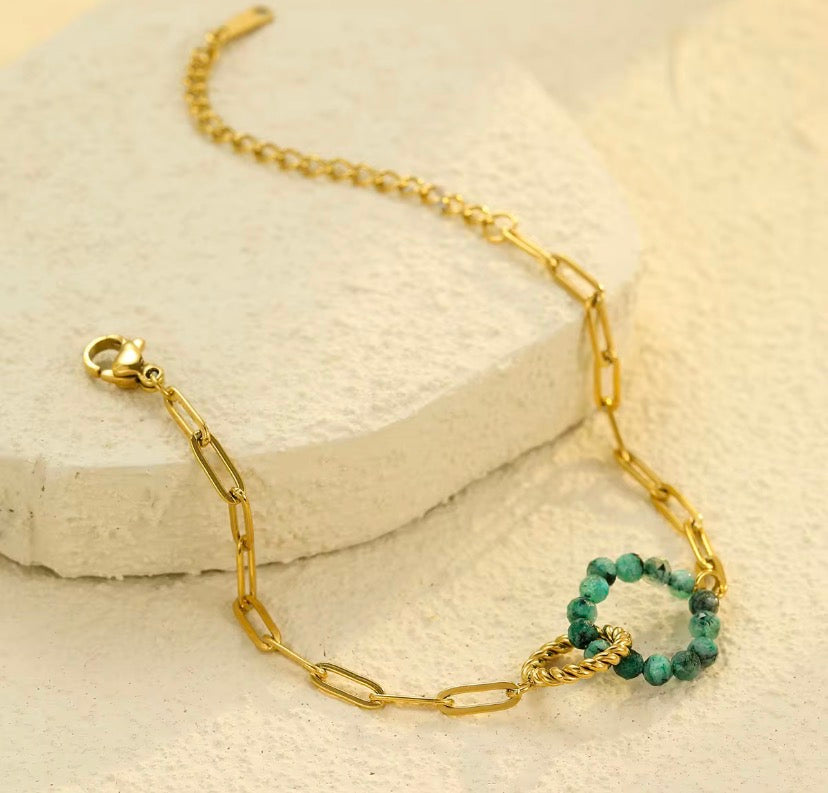 Collier Chaîne Dorée – Pendentif Cercle Pierres Naturelles