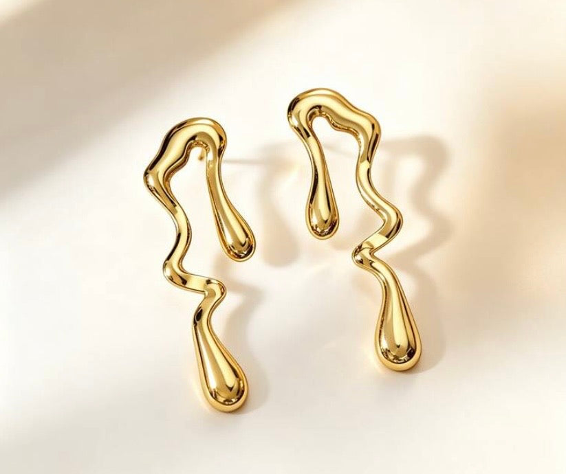 Boucles d'Oreilles Pendantes Vague Dorée