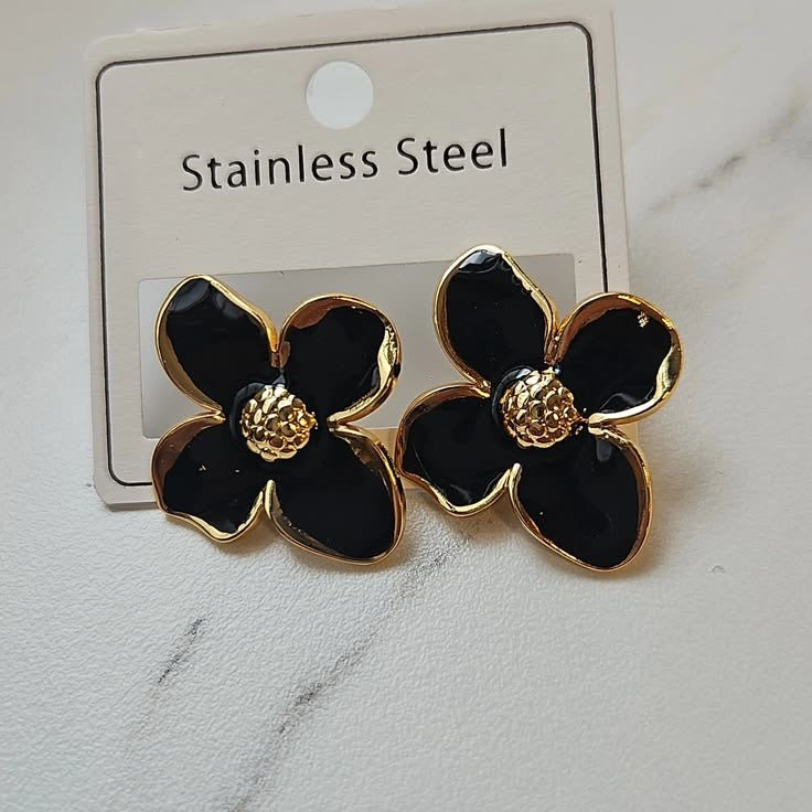 Boucles d'Oreilles Fleur Blanche & Or – Éclat Floral
