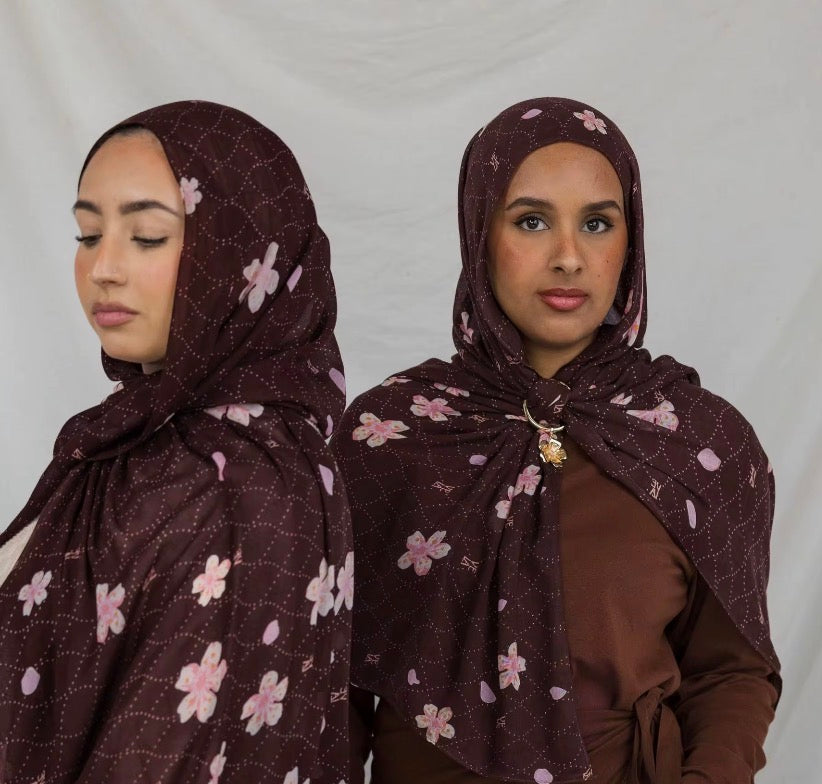 Hijab Fleuri Bordeaux — Édition Sakura