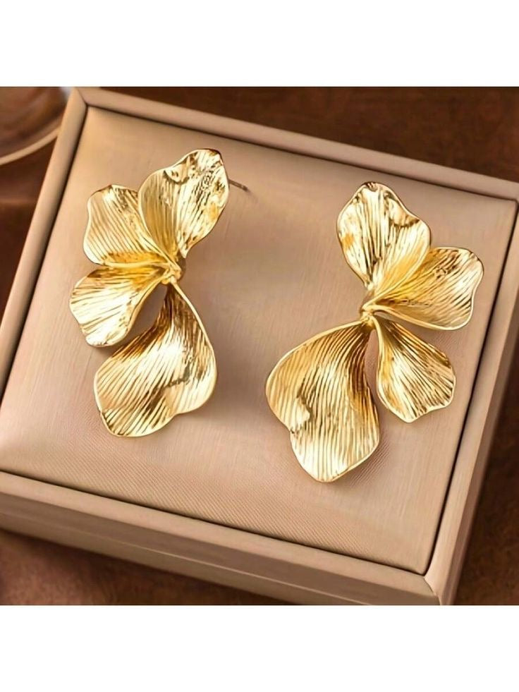 Boucles d'Oreilles Pétales Sculptées Dorées
