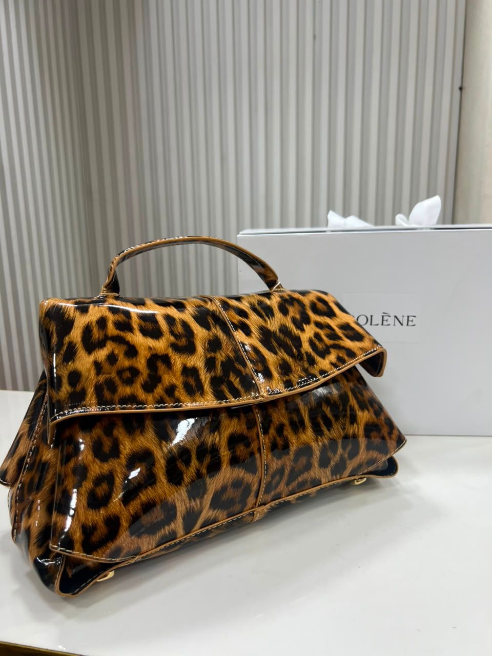 Sac à Main Polene Verni Imprimé Léopard – Cuir Laqué Structure