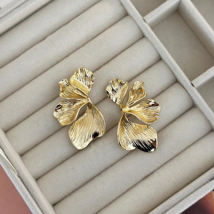Boucles d'Oreilles Pétales Sculptées Dorées