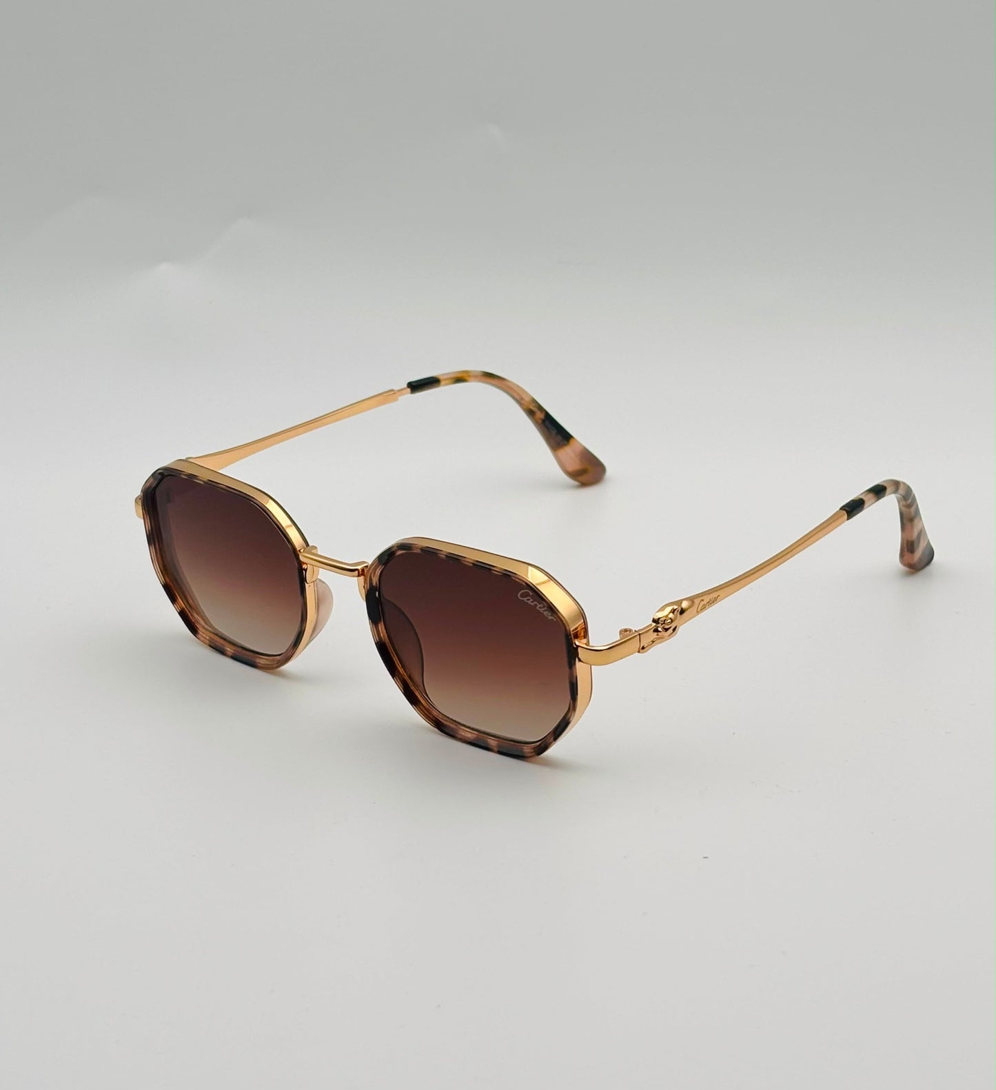 Lunettes de Soleil Hexagonales – Écaille & Monture Dorée